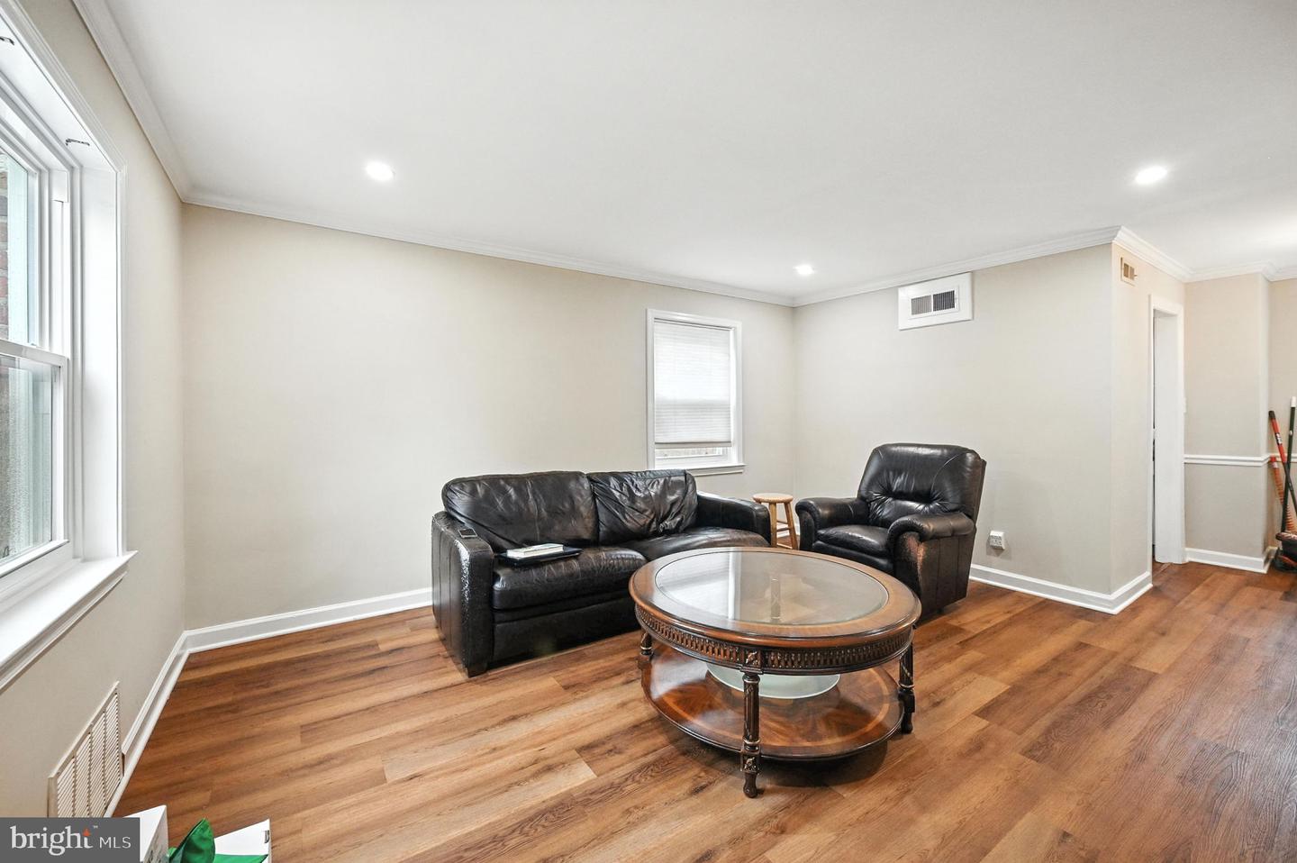 851 S IVY ST, ARLINGTON, Virginia 22204, 2 Bedrooms Bedrooms, ,2 BathroomsBathrooms,Residential,For sale,851 S IVY ST,VAAR2059588 MLS # VAAR2059588