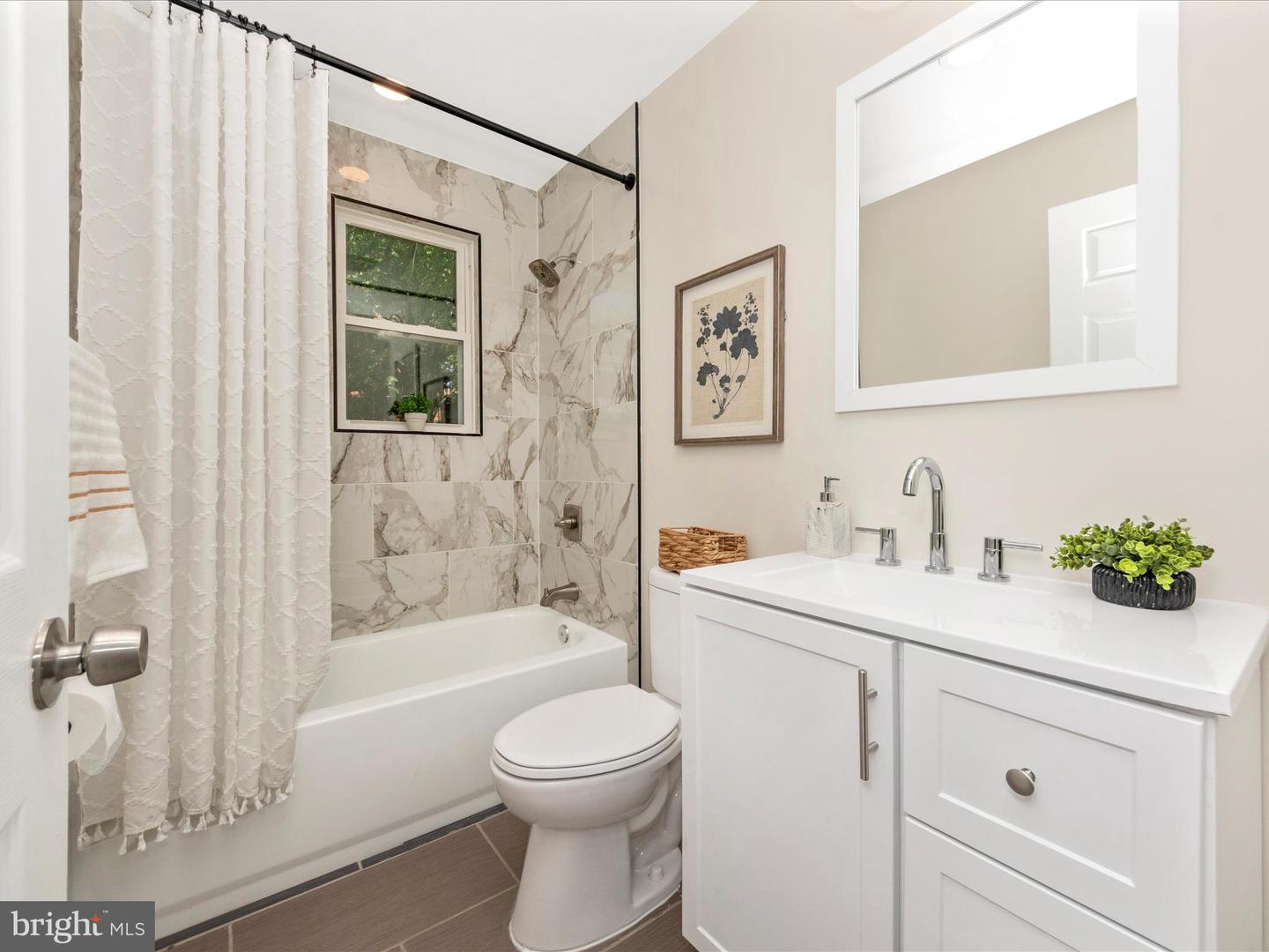 2050 HAMLIN ST NE, WASHINGTON, District Of Columbia 20018, 4 Bedrooms Bedrooms, ,4 BathroomsBathrooms,Residential,For sale,2050 HAMLIN ST NE,DCDC2206814 MLS # DCDC2206814