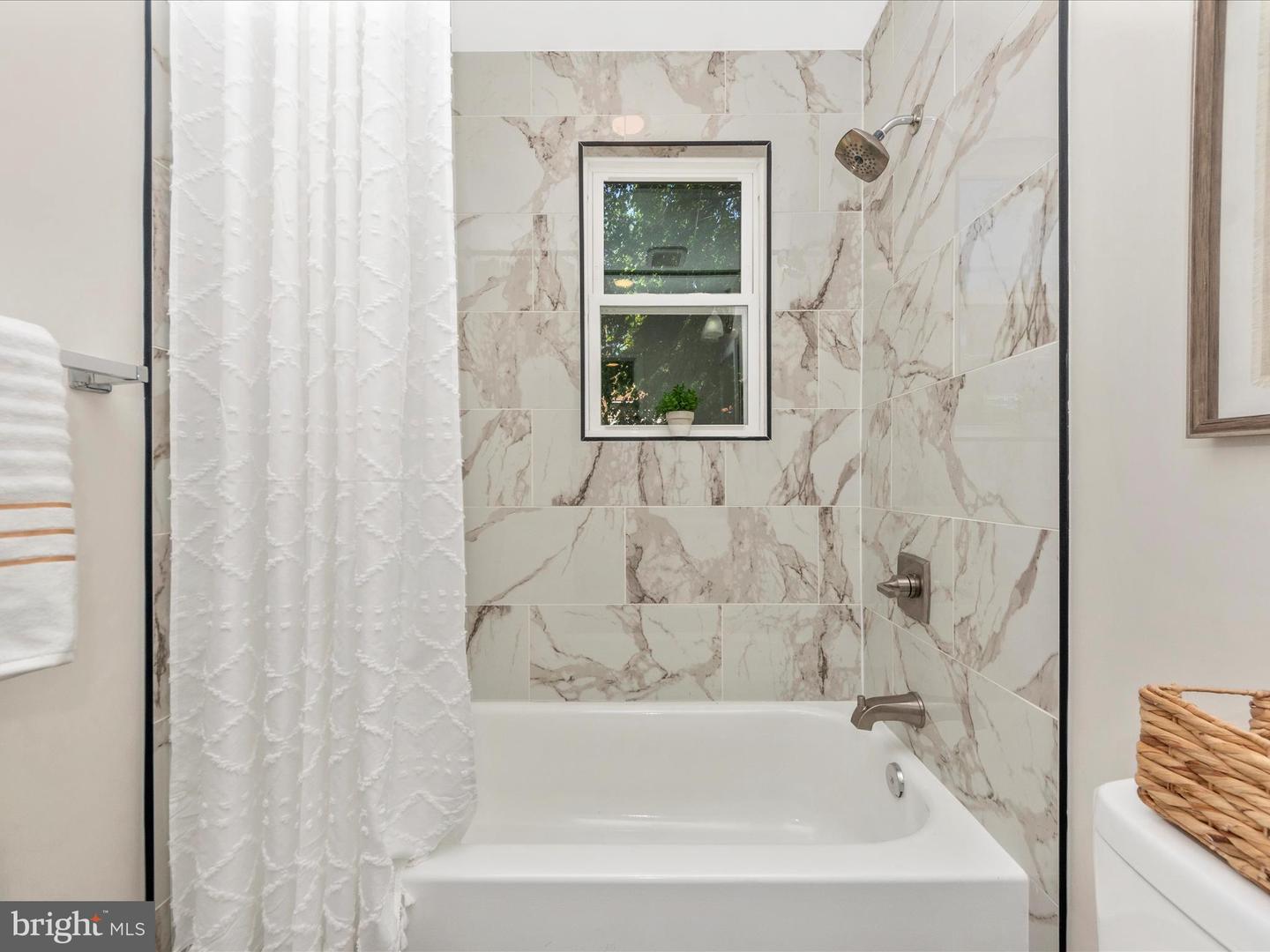 2050 HAMLIN ST NE, WASHINGTON, District Of Columbia 20018, 4 Bedrooms Bedrooms, ,4 BathroomsBathrooms,Residential,For sale,2050 HAMLIN ST NE,DCDC2206814 MLS # DCDC2206814