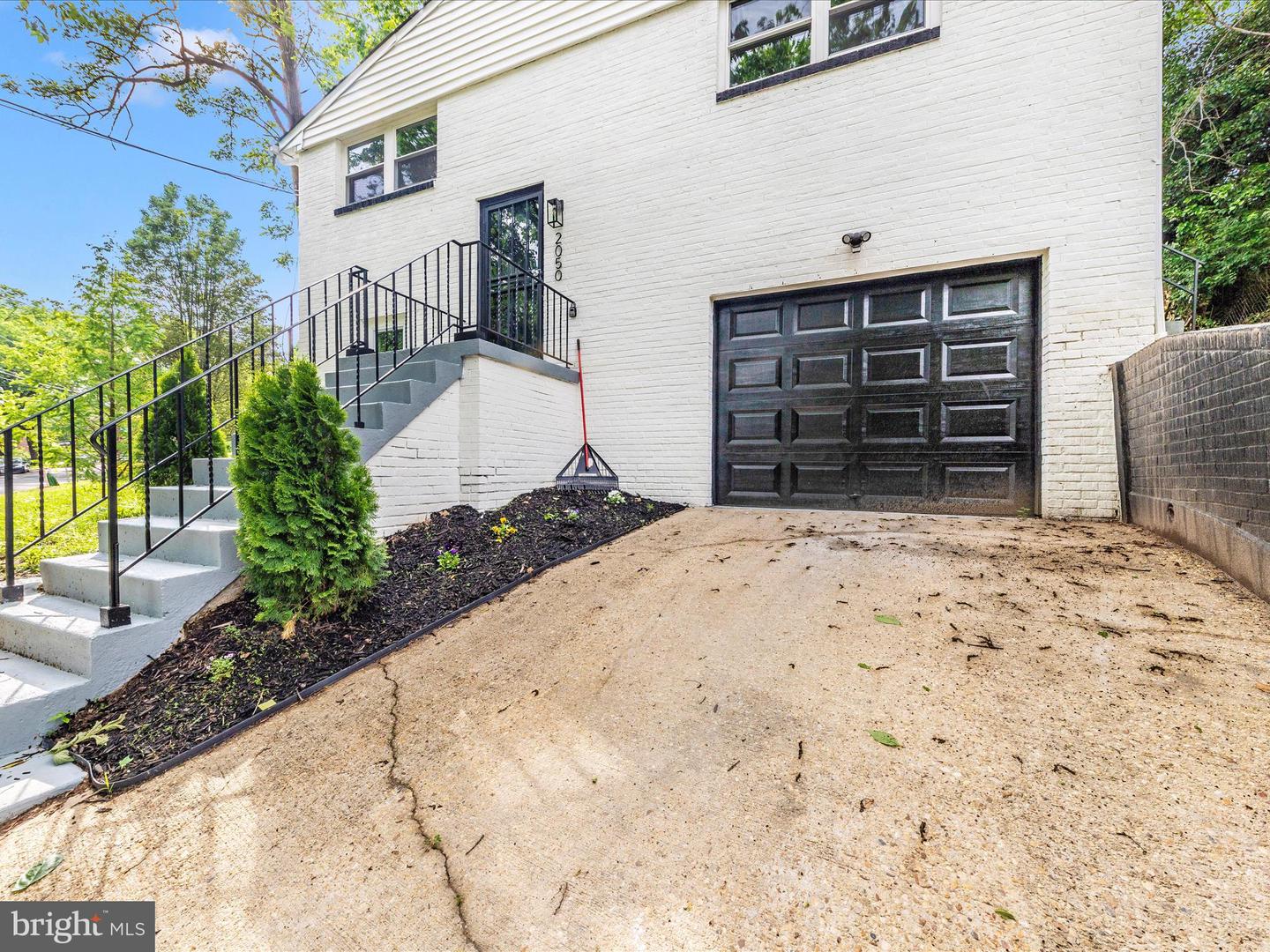 2050 HAMLIN ST NE, WASHINGTON, District Of Columbia 20018, 4 Bedrooms Bedrooms, ,4 BathroomsBathrooms,Residential,For sale,2050 HAMLIN ST NE,DCDC2206814 MLS # DCDC2206814