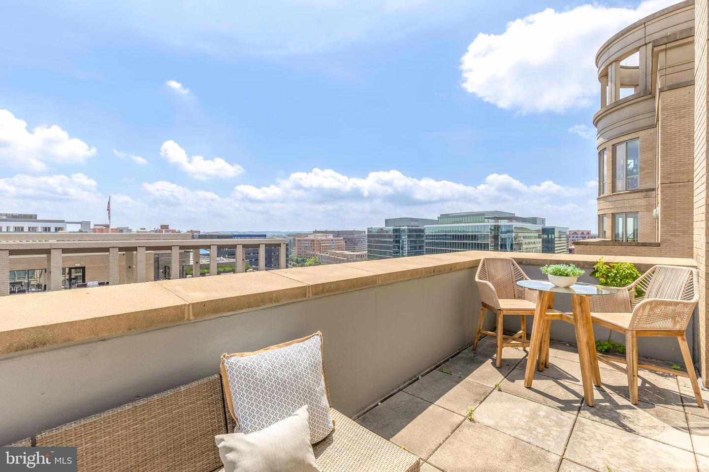 301 MASSACHUSETTS AVE NW #1103, WASHINGTON, District Of Columbia 20001, 2 Bedrooms Bedrooms, 6 Rooms Rooms,2 BathroomsBathrooms,Residential,For sale,301 MASSACHUSETTS AVE NW #1103,DCDC2206888 MLS # DCDC2206888