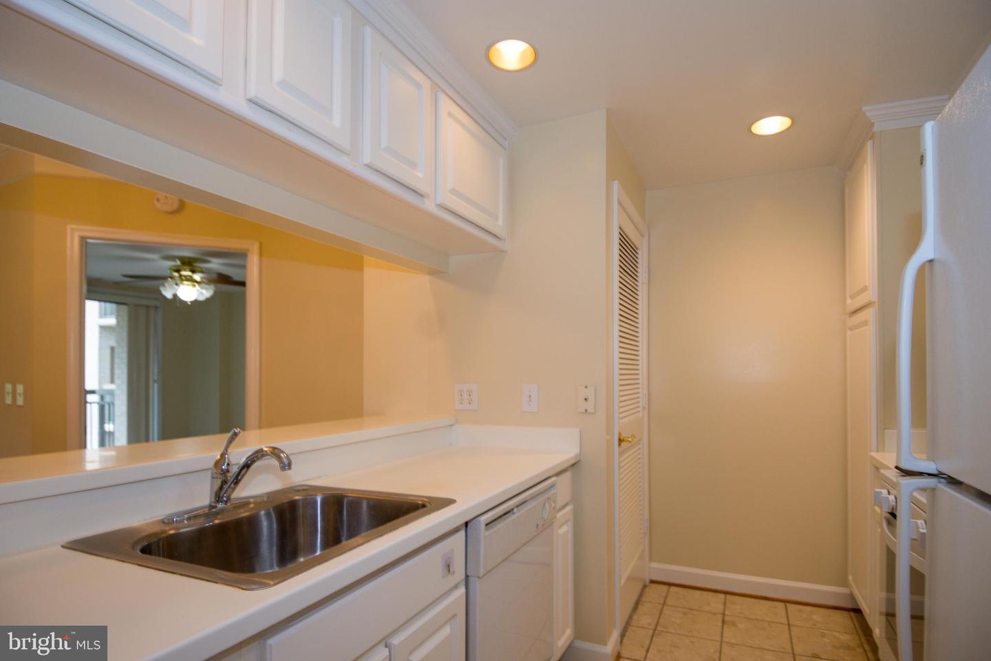 901 N MONROE ST #308, ARLINGTON, Virginia 22201, 2 Bedrooms Bedrooms, ,2 BathroomsBathrooms,Residential,For sale,901 N MONROE ST #308,VAAR2059614 MLS # VAAR2059614
