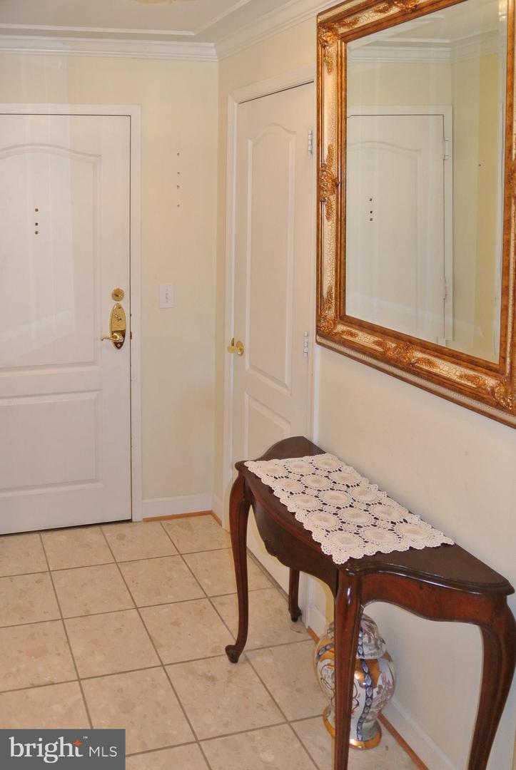 901 N MONROE ST #308, ARLINGTON, Virginia 22201, 2 Bedrooms Bedrooms, ,2 BathroomsBathrooms,Residential,For sale,901 N MONROE ST #308,VAAR2059614 MLS # VAAR2059614