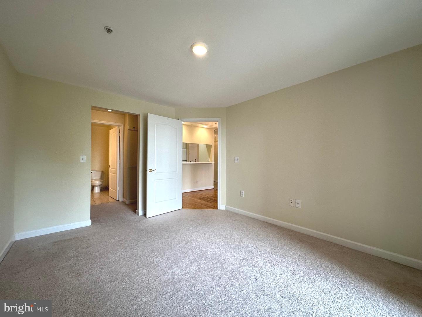 901 N MONROE ST #308, ARLINGTON, Virginia 22201, 2 Bedrooms Bedrooms, ,2 BathroomsBathrooms,Residential,For sale,901 N MONROE ST #308,VAAR2059614 MLS # VAAR2059614