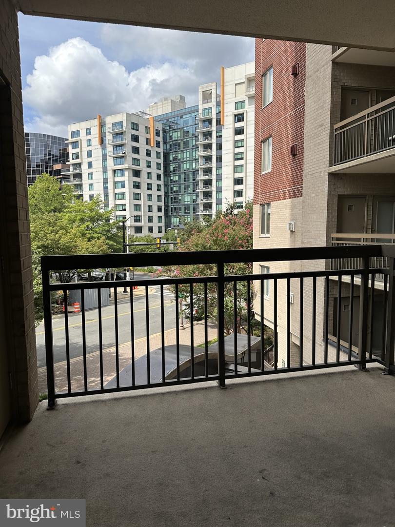 901 N MONROE ST #308, ARLINGTON, Virginia 22201, 2 Bedrooms Bedrooms, ,2 BathroomsBathrooms,Residential,For sale,901 N MONROE ST #308,VAAR2059614 MLS # VAAR2059614