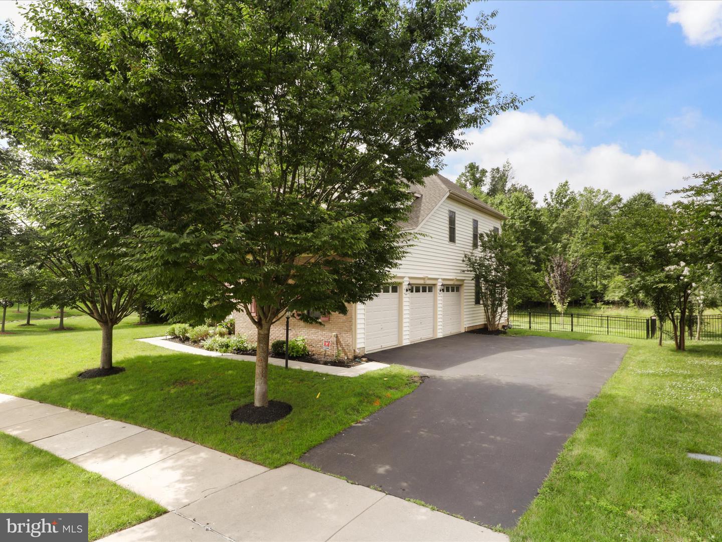 42177 BUNKER WOODS PL, BRAMBLETON, Virginia 20148, 6 Bedrooms Bedrooms, ,4 BathroomsBathrooms,Residential,For sale,42177 BUNKER WOODS PL,VALO2100182 MLS # VALO2100182