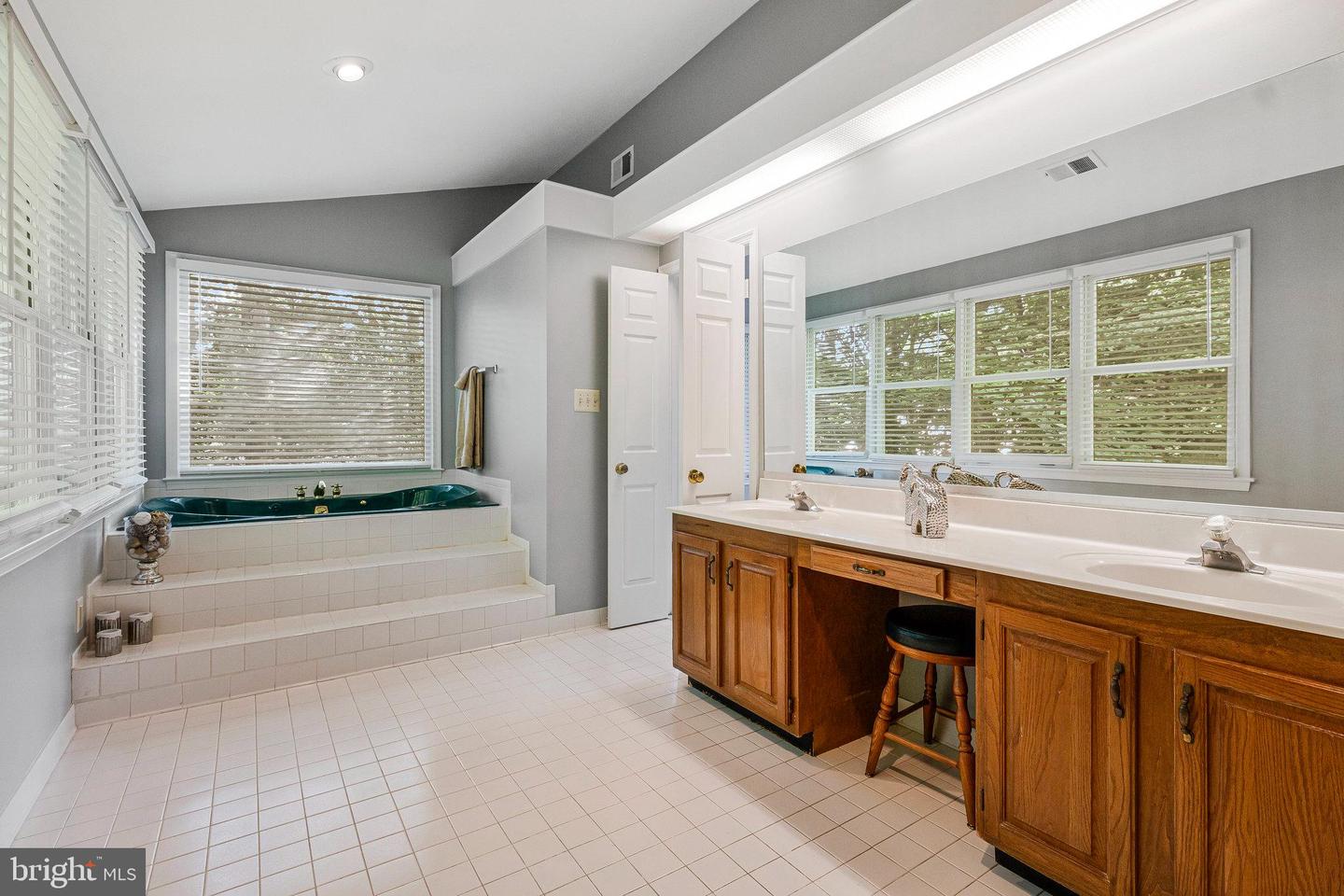 8975 HOME GUARD DR, BURKE, Virginia 22015, 4 Bedrooms Bedrooms, ,4 BathroomsBathrooms,Residential,For sale,8975 HOME GUARD DR,VAFX2249372 MLS # VAFX2249372