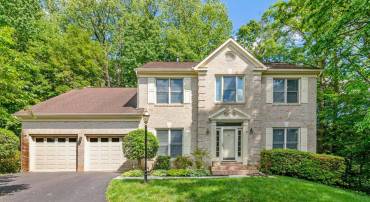 8975 HOME GUARD DR, BURKE, Virginia 22015, 4 Bedrooms Bedrooms, ,4 BathroomsBathrooms,Residential,For sale,8975 HOME GUARD DR,VAFX2249372 MLS # VAFX2249372