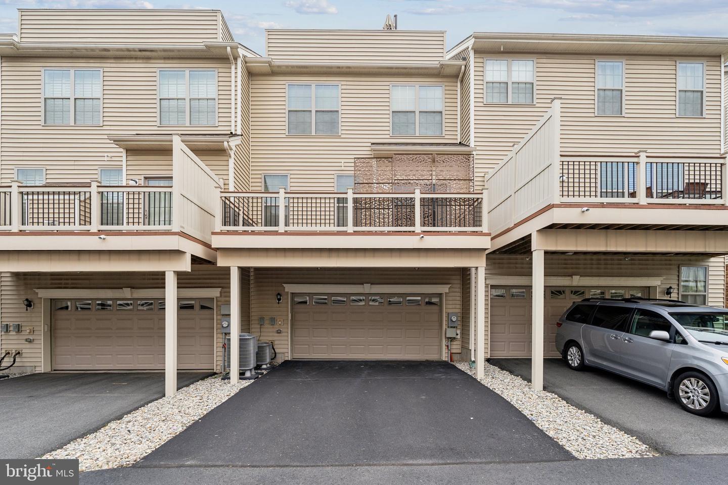 22613 NAUGATUCK SQ, ASHBURN, Virginia 20148, 4 Bedrooms Bedrooms, ,3 BathroomsBathrooms,Residential,For sale,22613 NAUGATUCK SQ,VALO2100196 MLS # VALO2100196