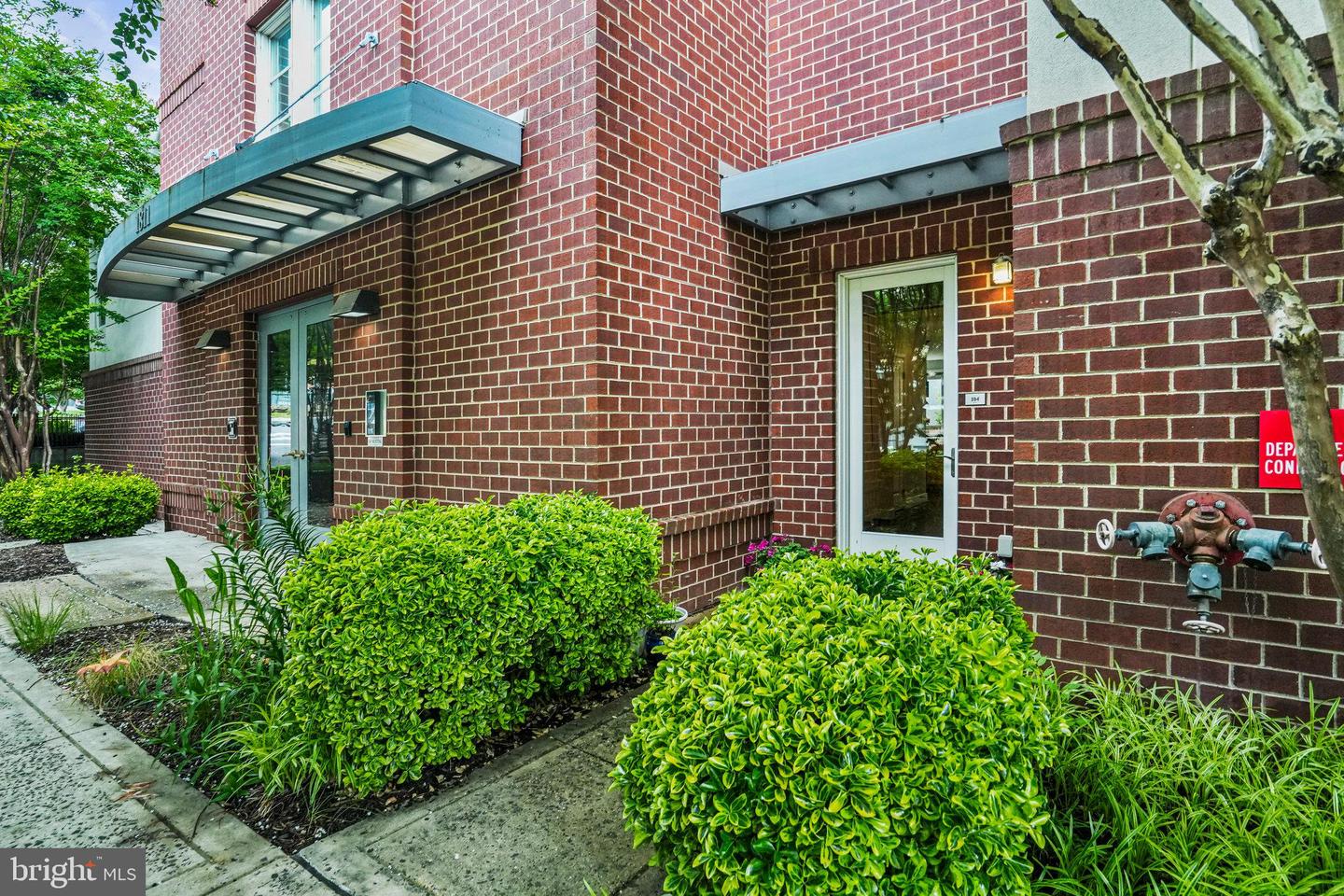1811 14TH ST N #C104, ARLINGTON, Virginia 22209, 2 Bedrooms Bedrooms, ,2 BathroomsBathrooms,Residential,For sale,1811 14TH ST N #C104,VAAR2059622 MLS # VAAR2059622