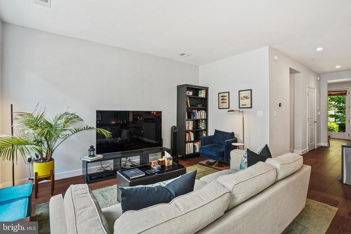 1811 14TH ST N #C104, ARLINGTON, Virginia 22209, 2 Bedrooms Bedrooms, ,2 BathroomsBathrooms,Residential,For sale,1811 14TH ST N #C104,VAAR2059622 MLS # VAAR2059622