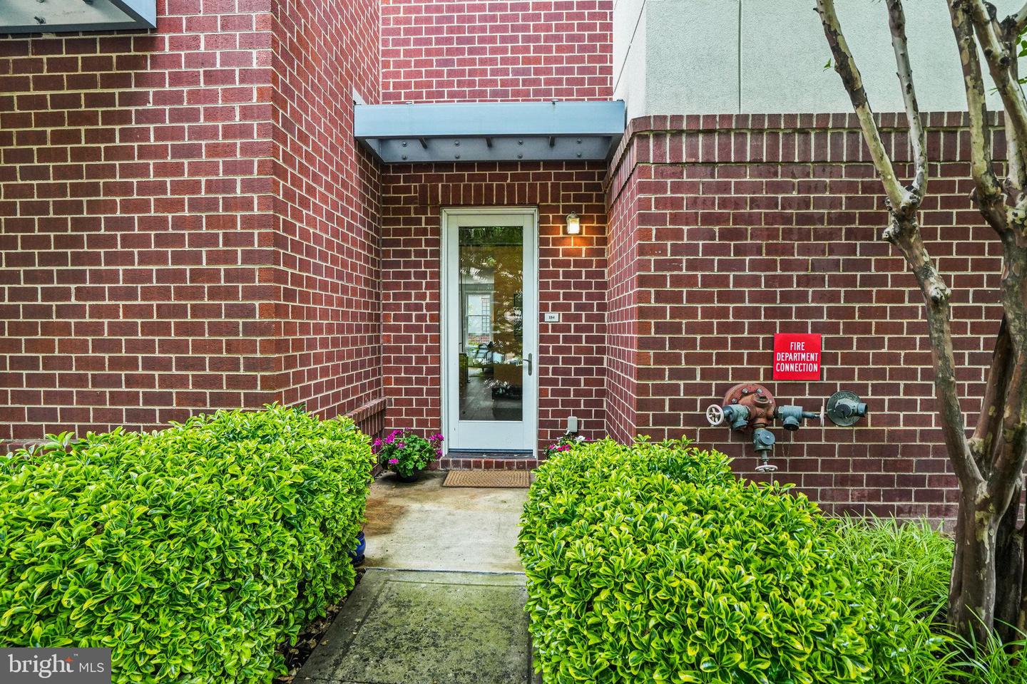 1811 14TH ST N #C104, ARLINGTON, Virginia 22209, 2 Bedrooms Bedrooms, ,2 BathroomsBathrooms,Residential,For sale,1811 14TH ST N #C104,VAAR2059622 MLS # VAAR2059622