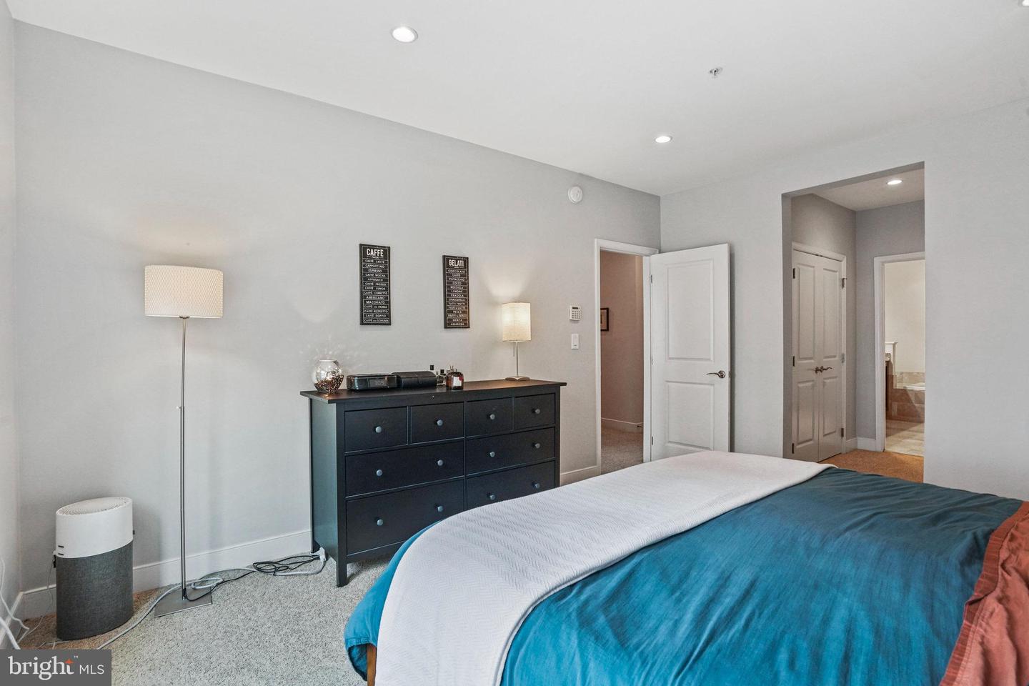 1811 14TH ST N #C104, ARLINGTON, Virginia 22209, 2 Bedrooms Bedrooms, ,2 BathroomsBathrooms,Residential,For sale,1811 14TH ST N #C104,VAAR2059622 MLS # VAAR2059622