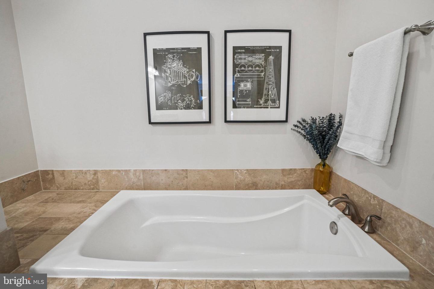 1811 14TH ST N #C104, ARLINGTON, Virginia 22209, 2 Bedrooms Bedrooms, ,2 BathroomsBathrooms,Residential,For sale,1811 14TH ST N #C104,VAAR2059622 MLS # VAAR2059622