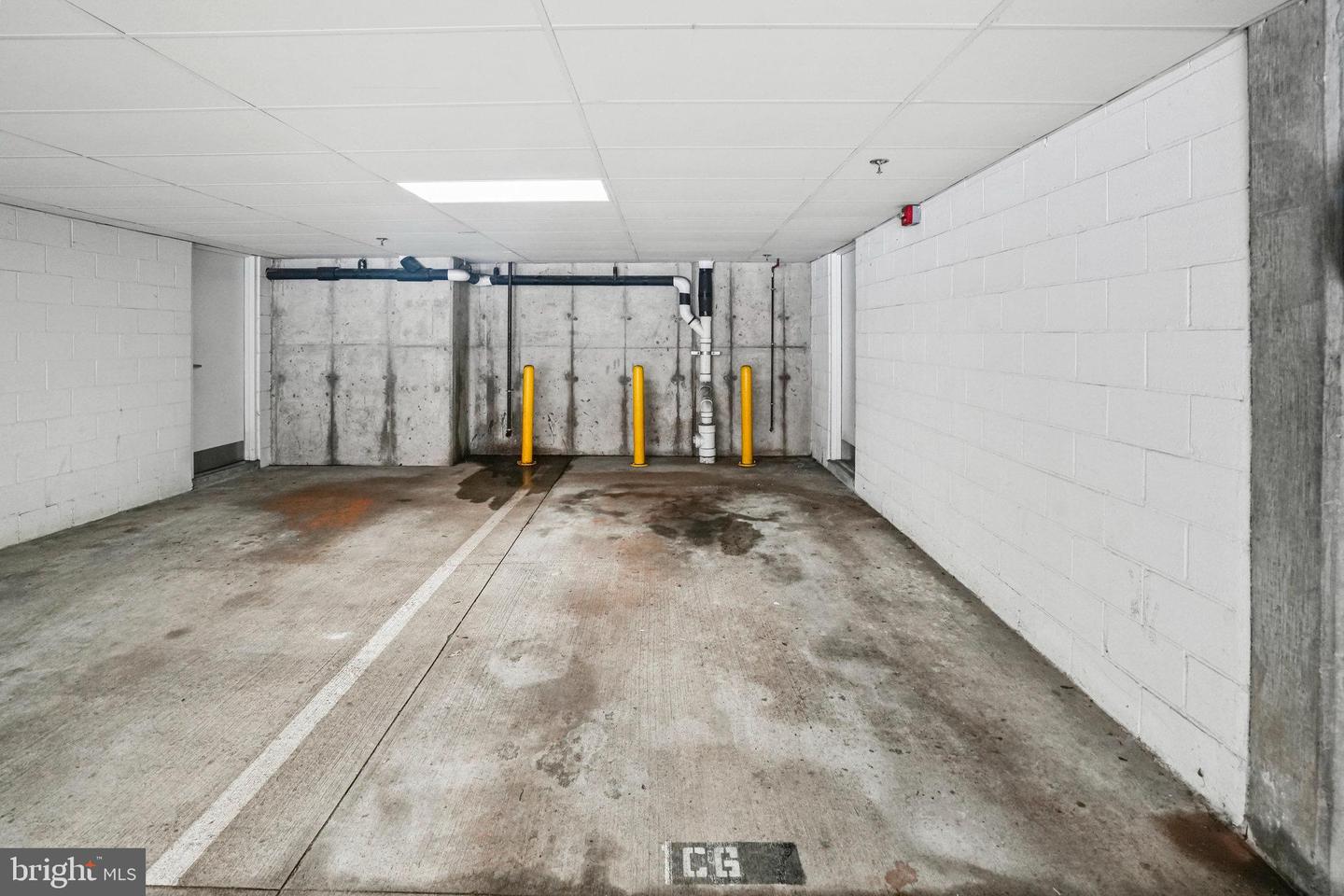 1811 14TH ST N #C104, ARLINGTON, Virginia 22209, 2 Bedrooms Bedrooms, ,2 BathroomsBathrooms,Residential,For sale,1811 14TH ST N #C104,VAAR2059622 MLS # VAAR2059622