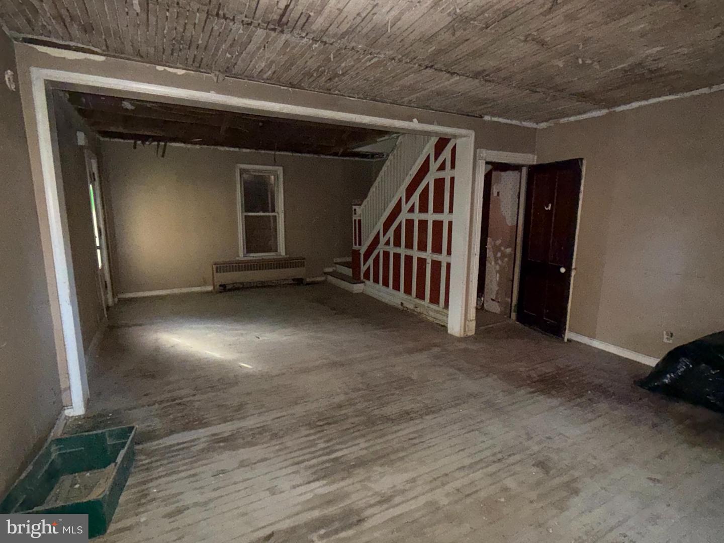 381 NATIONAL AVE, WINCHESTER, Virginia 22601, 3 Bedrooms Bedrooms, ,1 BathroomBathrooms,Residential,For sale,381 NATIONAL AVE,VAWI2008018 MLS # VAWI2008018