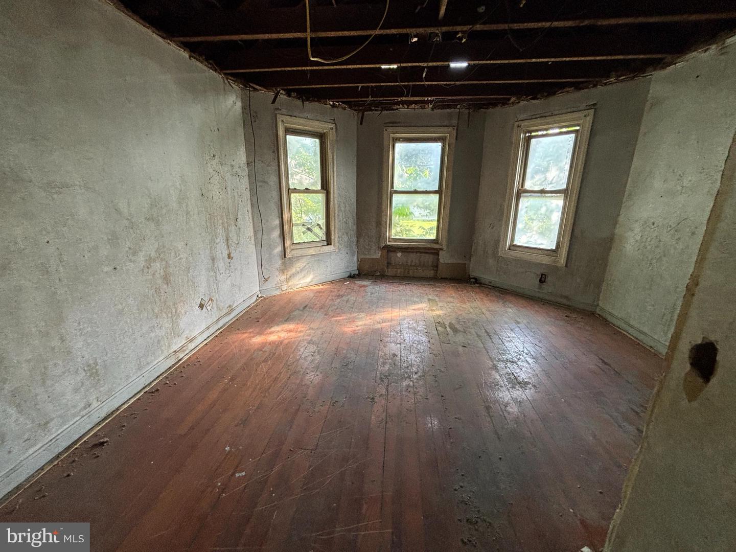 381 NATIONAL AVE, WINCHESTER, Virginia 22601, 3 Bedrooms Bedrooms, ,1 BathroomBathrooms,Residential,For sale,381 NATIONAL AVE,VAWI2008018 MLS # VAWI2008018