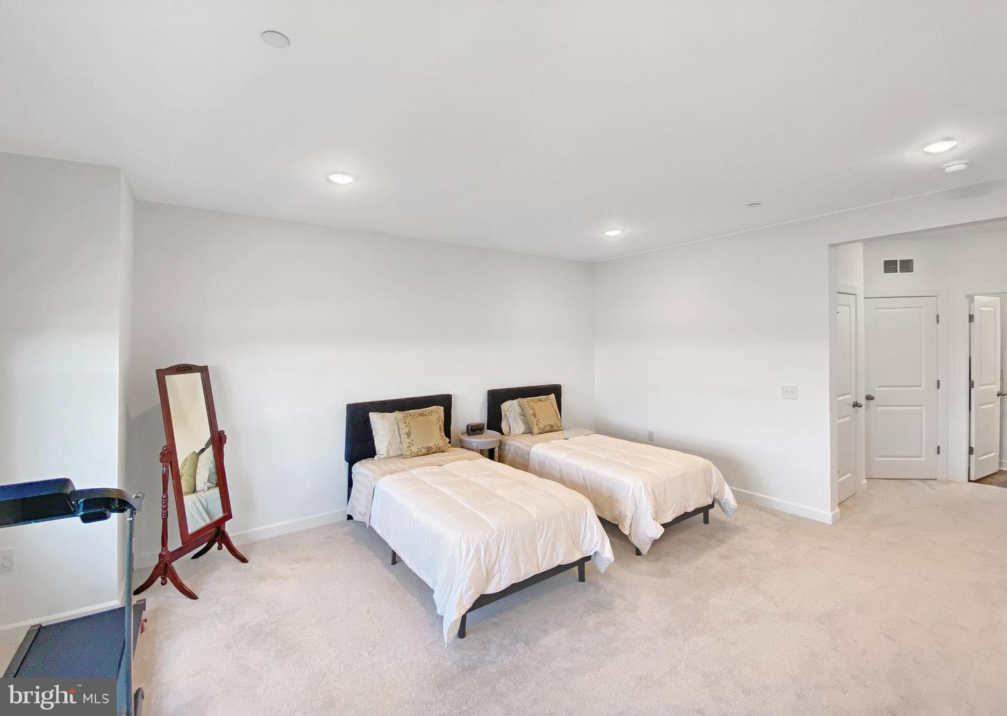 14344 YESLER AVE #5, CHANTILLY, Virginia 20151, 3 Bedrooms Bedrooms, ,2 BathroomsBathrooms,Residential,For sale,14344 YESLER AVE #5,VAFX2249454 MLS # VAFX2249454