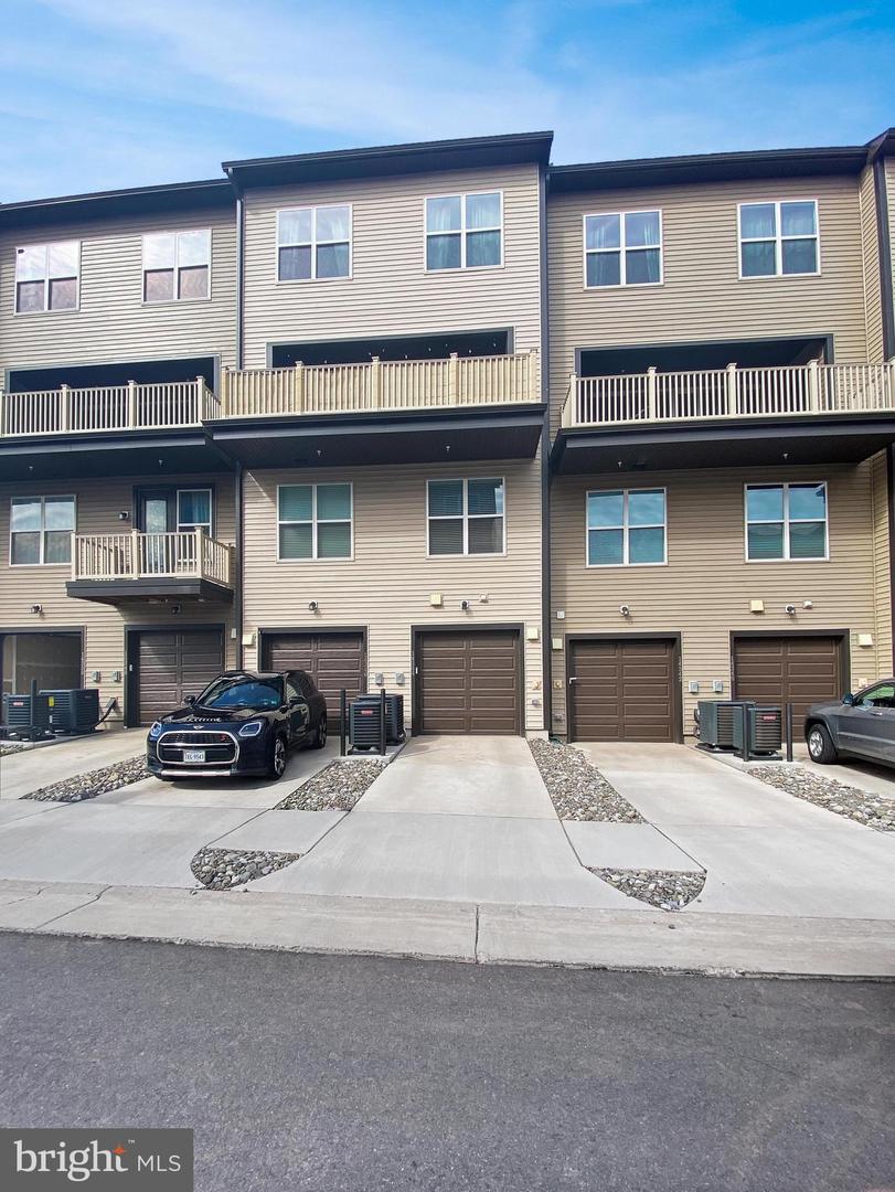 14344 YESLER AVE #5, CHANTILLY, Virginia 20151, 3 Bedrooms Bedrooms, ,2 BathroomsBathrooms,Residential,For sale,14344 YESLER AVE #5,VAFX2249454 MLS # VAFX2249454