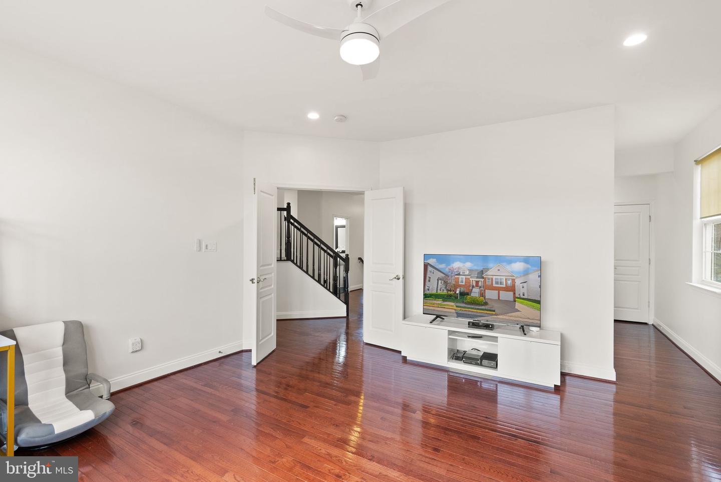 6253 SIBEL PL, ALEXANDRIA, Virginia 22310, 5 Bedrooms Bedrooms, ,4 BathroomsBathrooms,Residential,For sale,6253 SIBEL PL,VAFX2220530 MLS # VAFX2220530