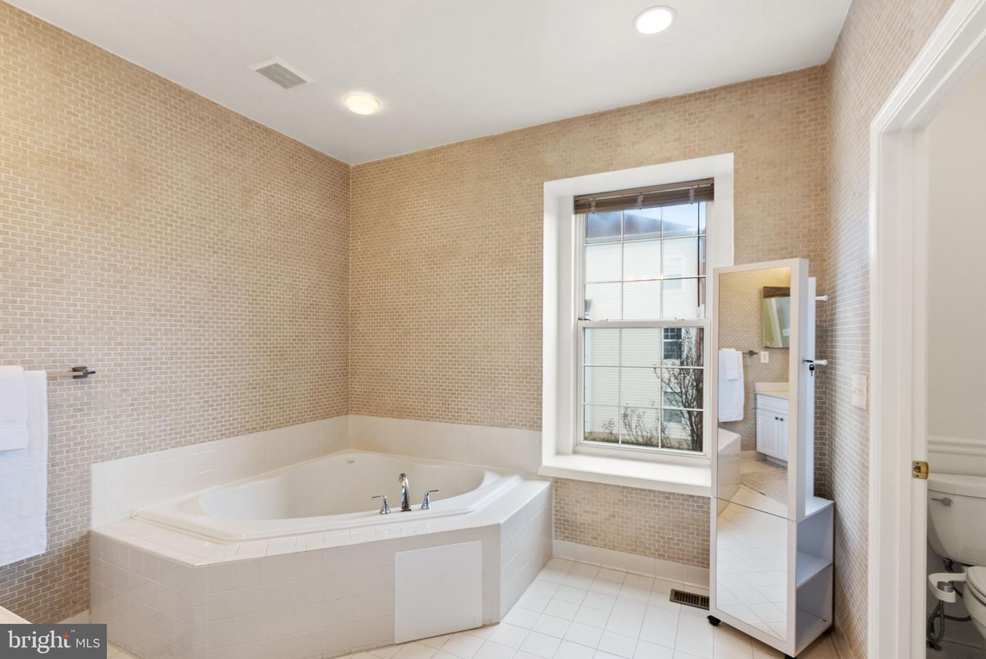 6253 SIBEL PL, ALEXANDRIA, Virginia 22310, 5 Bedrooms Bedrooms, ,4 BathroomsBathrooms,Residential,For sale,6253 SIBEL PL,VAFX2220530 MLS # VAFX2220530