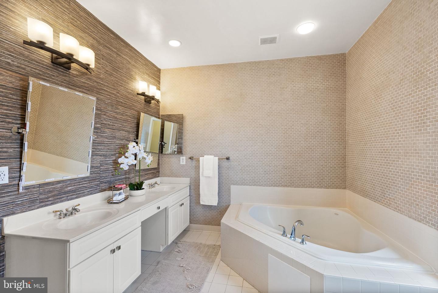 6253 SIBEL PL, ALEXANDRIA, Virginia 22310, 5 Bedrooms Bedrooms, ,4 BathroomsBathrooms,Residential,For sale,6253 SIBEL PL,VAFX2220530 MLS # VAFX2220530