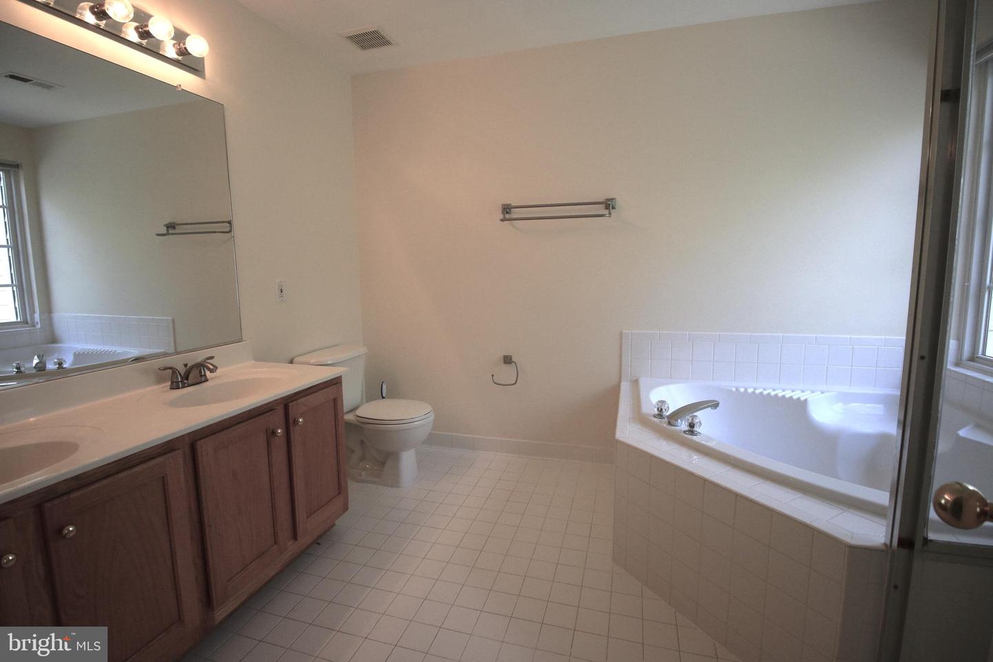 26071 NIMBLETON SQ, CHANTILLY, Virginia 20152, 3 Bedrooms Bedrooms, ,2 BathroomsBathrooms,Residential,For sale,26071 NIMBLETON SQ,VALO2088120 MLS # VALO2088120