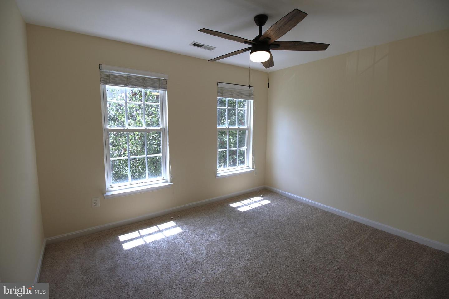 26071 NIMBLETON SQ, CHANTILLY, Virginia 20152, 3 Bedrooms Bedrooms, ,2 BathroomsBathrooms,Residential,For sale,26071 NIMBLETON SQ,VALO2088120 MLS # VALO2088120