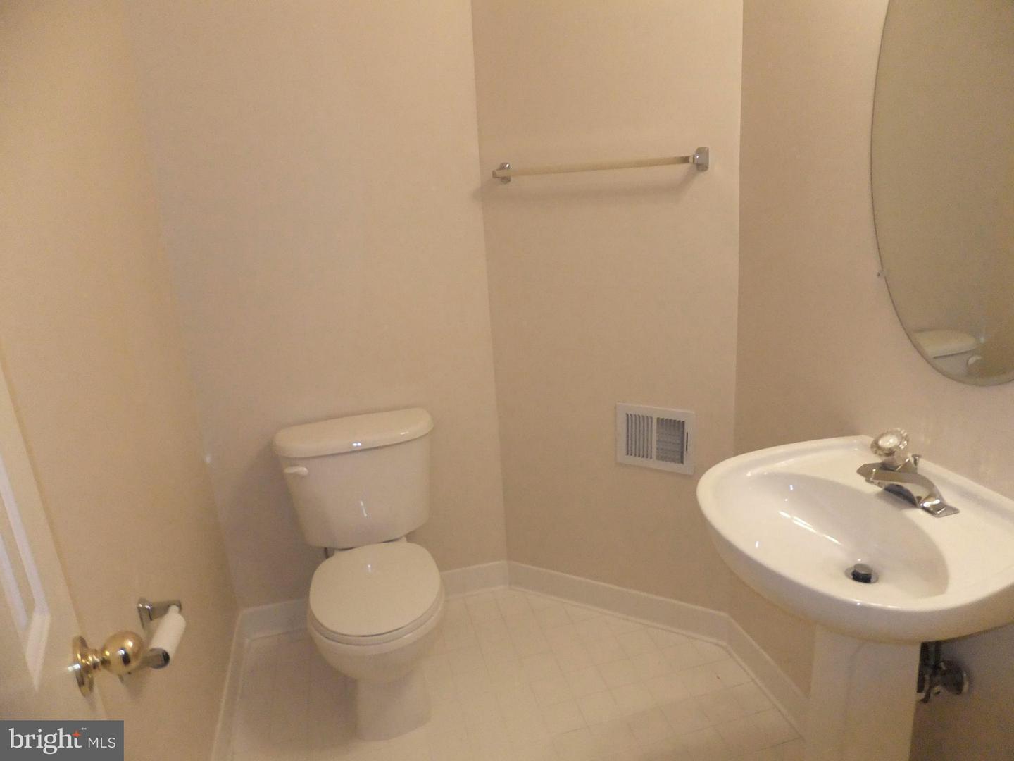 26071 NIMBLETON SQ, CHANTILLY, Virginia 20152, 3 Bedrooms Bedrooms, ,2 BathroomsBathrooms,Residential,For sale,26071 NIMBLETON SQ,VALO2088120 MLS # VALO2088120