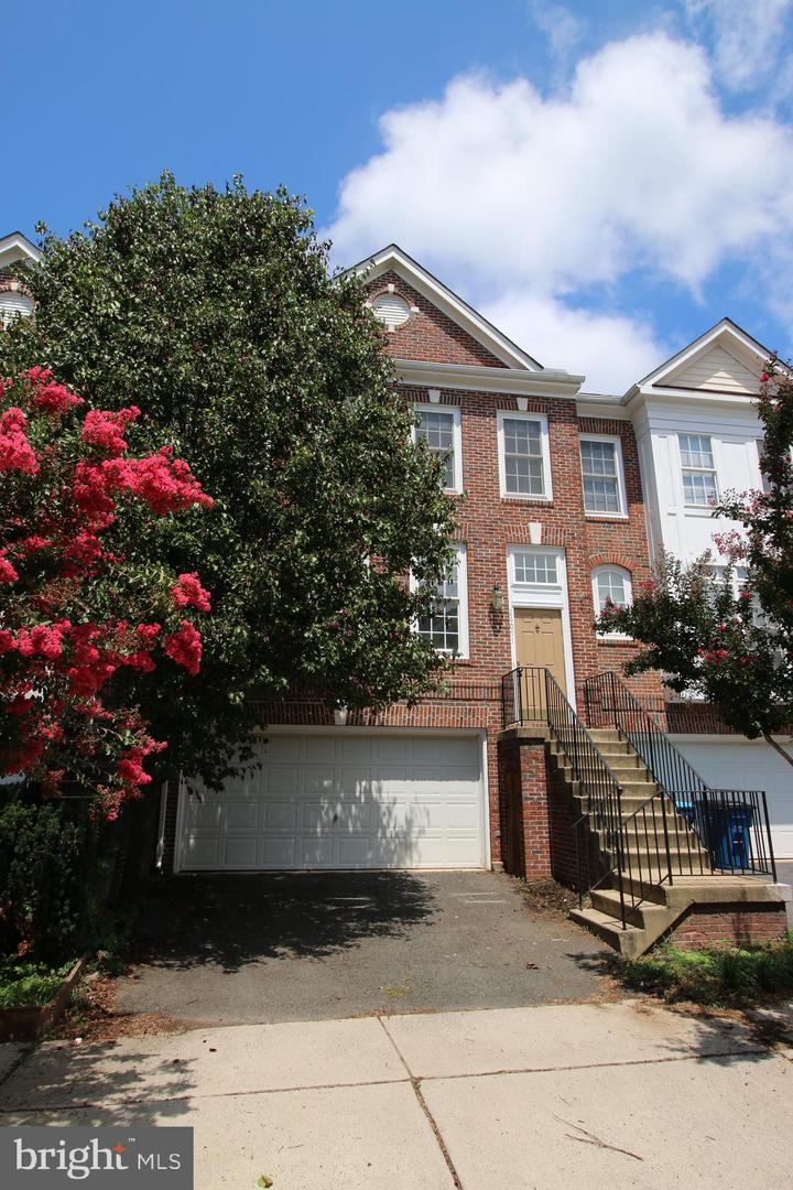26071 NIMBLETON SQ, CHANTILLY, Virginia 20152, 3 Bedrooms Bedrooms, ,2 BathroomsBathrooms,Residential,For sale,26071 NIMBLETON SQ,VALO2088120 MLS # VALO2088120