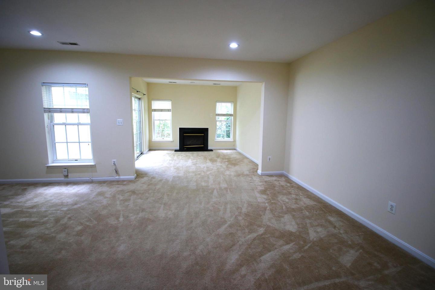 26071 NIMBLETON SQ, CHANTILLY, Virginia 20152, 3 Bedrooms Bedrooms, ,2 BathroomsBathrooms,Residential,For sale,26071 NIMBLETON SQ,VALO2088120 MLS # VALO2088120