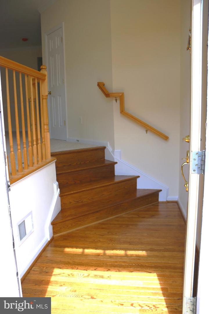 26071 NIMBLETON SQ, CHANTILLY, Virginia 20152, 3 Bedrooms Bedrooms, ,2 BathroomsBathrooms,Residential,For sale,26071 NIMBLETON SQ,VALO2088120 MLS # VALO2088120