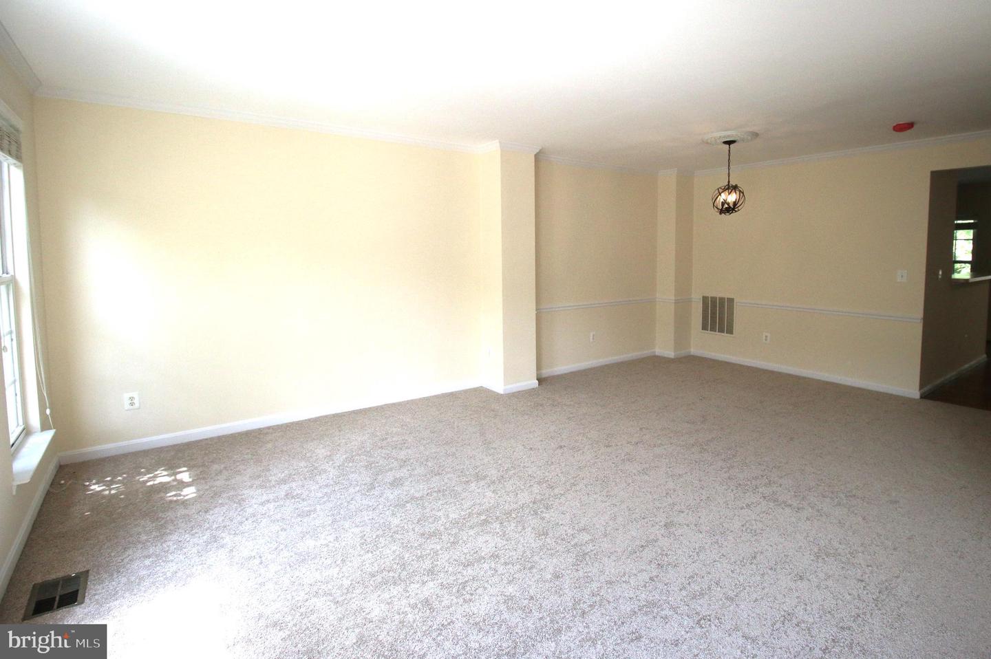 26071 NIMBLETON SQ, CHANTILLY, Virginia 20152, 3 Bedrooms Bedrooms, ,2 BathroomsBathrooms,Residential,For sale,26071 NIMBLETON SQ,VALO2088120 MLS # VALO2088120