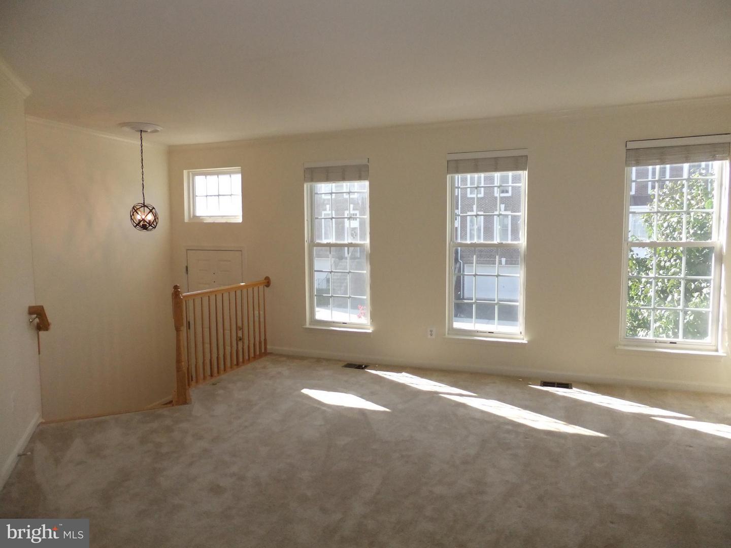 26071 NIMBLETON SQ, CHANTILLY, Virginia 20152, 3 Bedrooms Bedrooms, ,2 BathroomsBathrooms,Residential,For sale,26071 NIMBLETON SQ,VALO2088120 MLS # VALO2088120