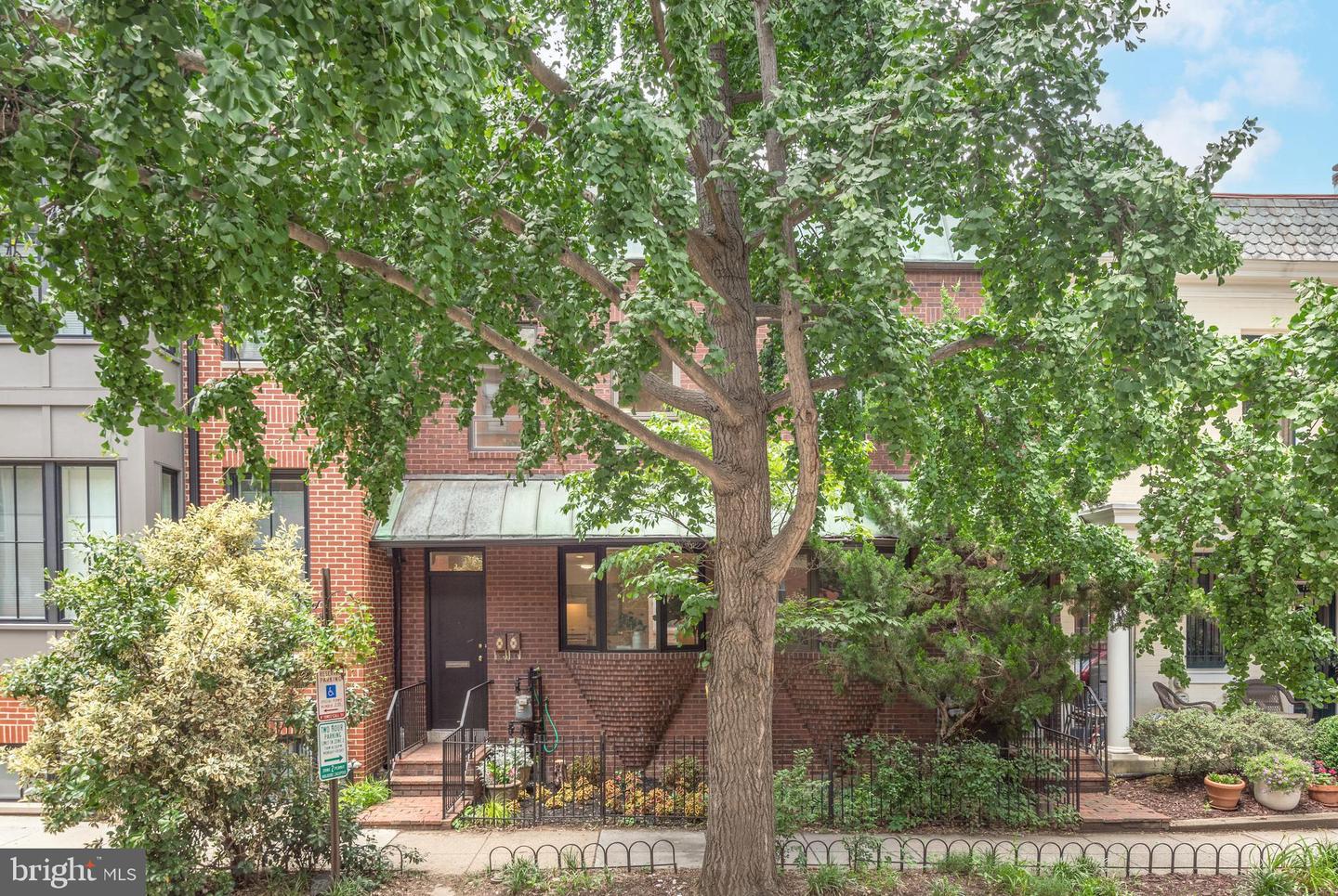 1773 SWANN ST NW, WASHINGTON, District Of Columbia 20009, 2 Bedrooms Bedrooms, ,2 BathroomsBathrooms,Residential,For sale,1773 SWANN ST NW,DCDC2194438 MLS # DCDC2194438