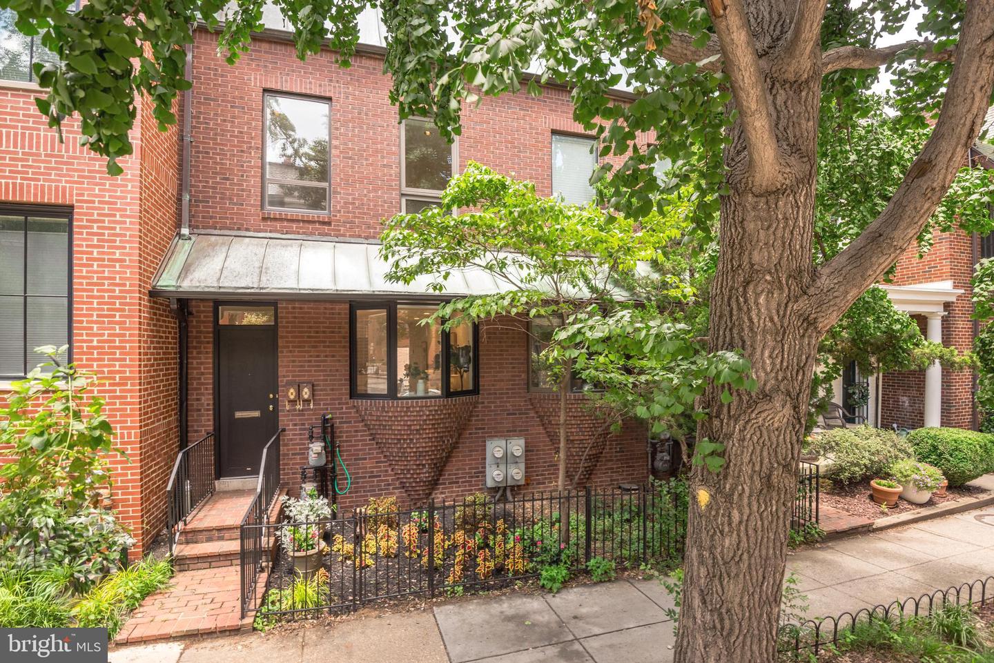 1773 SWANN ST NW, WASHINGTON, District Of Columbia 20009, 2 Bedrooms Bedrooms, ,2 BathroomsBathrooms,Residential,For sale,1773 SWANN ST NW,DCDC2194438 MLS # DCDC2194438