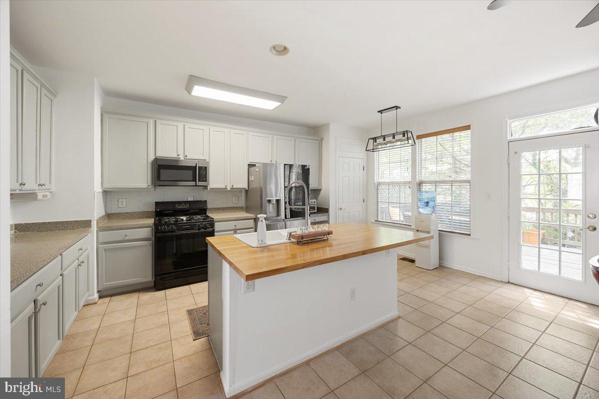 4127 DALLAS HUTCHISON ST, CHANTILLY, Virginia 20151, 3 Bedrooms Bedrooms, ,3 BathroomsBathrooms,Residential,For sale,4127 DALLAS HUTCHISON ST,VAFX2236064 MLS # VAFX2236064