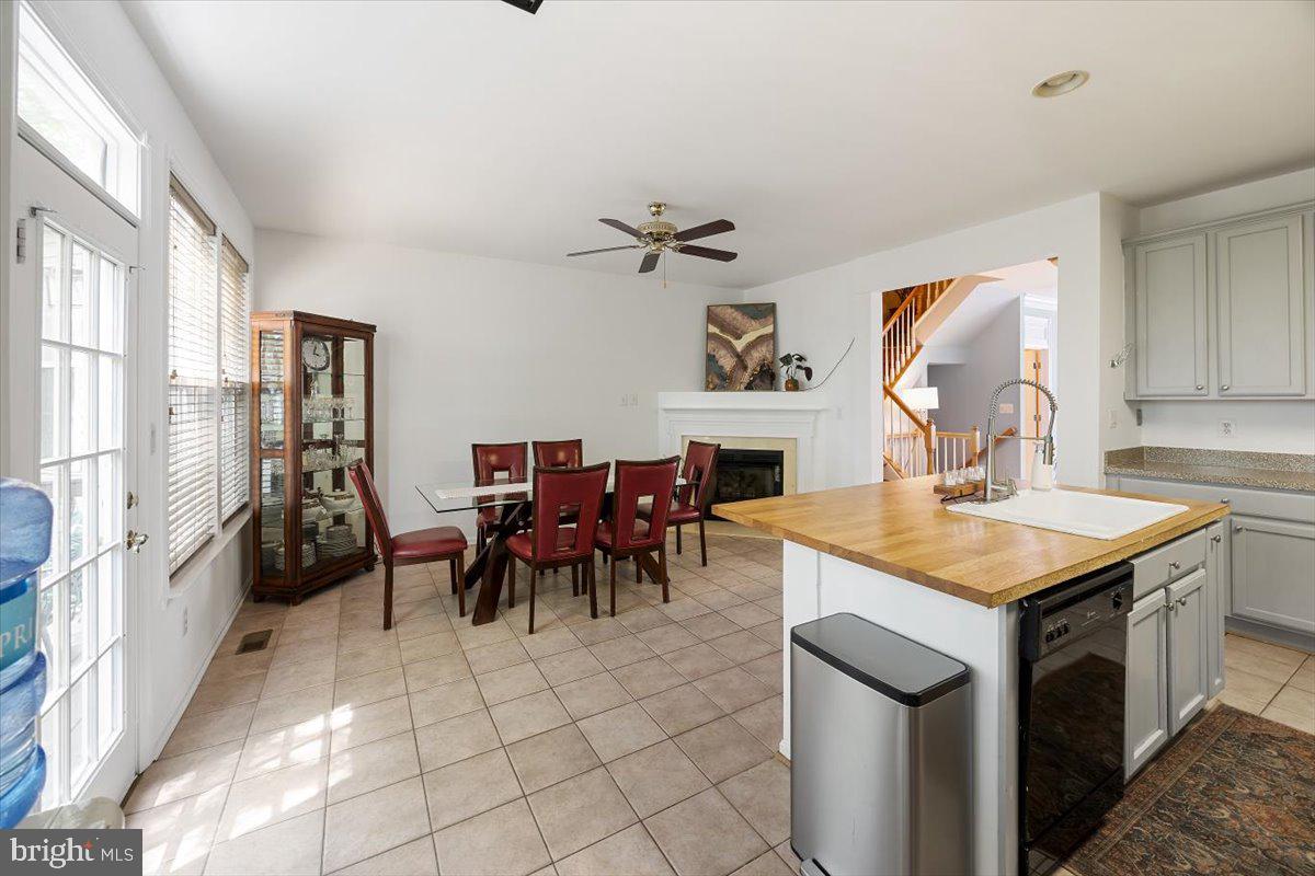 4127 DALLAS HUTCHISON ST, CHANTILLY, Virginia 20151, 3 Bedrooms Bedrooms, ,3 BathroomsBathrooms,Residential,For sale,4127 DALLAS HUTCHISON ST,VAFX2236064 MLS # VAFX2236064