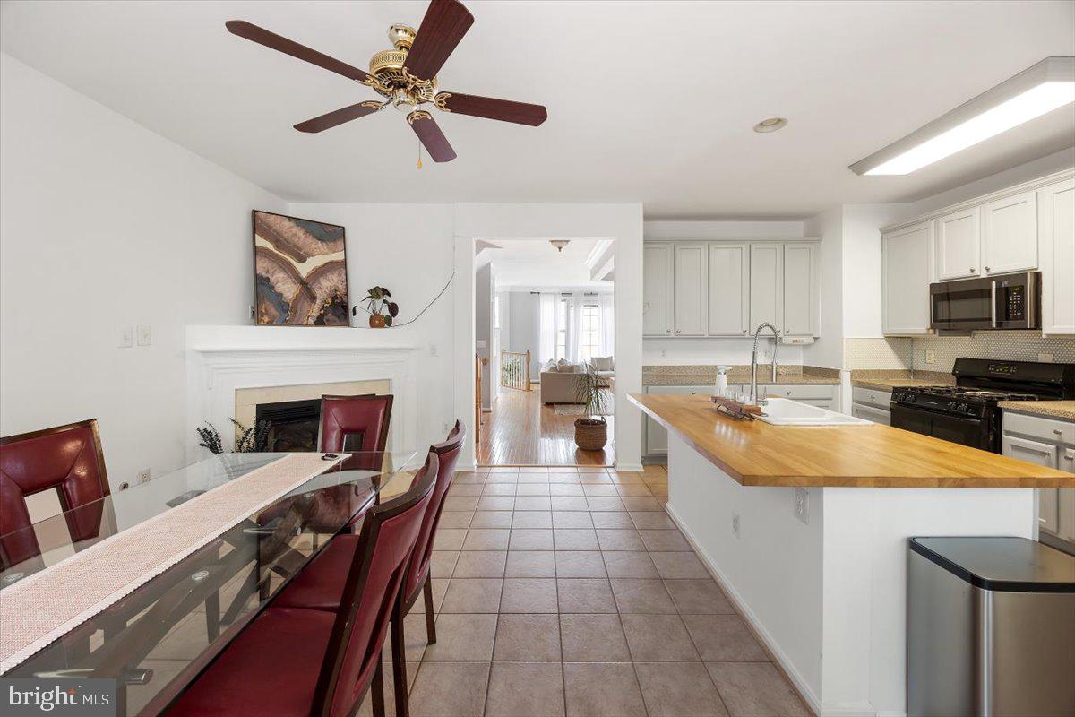 4127 DALLAS HUTCHISON ST, CHANTILLY, Virginia 20151, 3 Bedrooms Bedrooms, ,3 BathroomsBathrooms,Residential,For sale,4127 DALLAS HUTCHISON ST,VAFX2236064 MLS # VAFX2236064