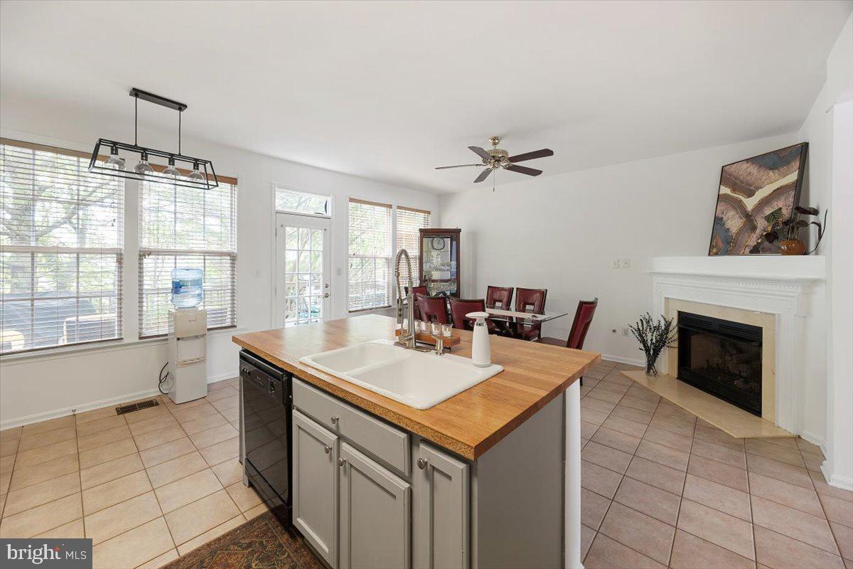 4127 DALLAS HUTCHISON ST, CHANTILLY, Virginia 20151, 3 Bedrooms Bedrooms, ,3 BathroomsBathrooms,Residential,For sale,4127 DALLAS HUTCHISON ST,VAFX2236064 MLS # VAFX2236064