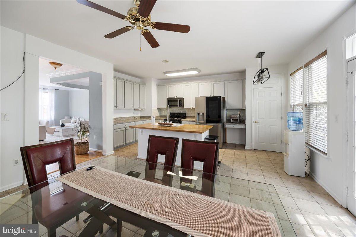 4127 DALLAS HUTCHISON ST, CHANTILLY, Virginia 20151, 3 Bedrooms Bedrooms, ,3 BathroomsBathrooms,Residential,For sale,4127 DALLAS HUTCHISON ST,VAFX2236064 MLS # VAFX2236064