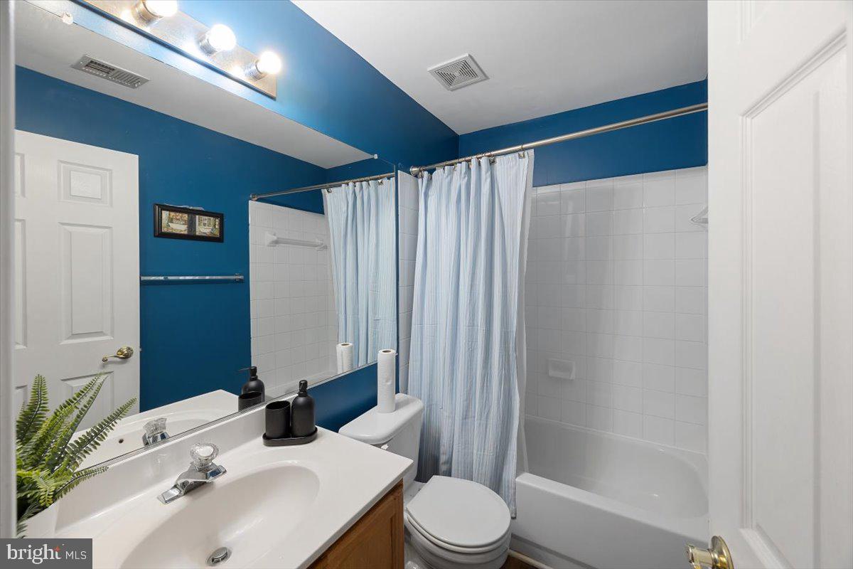4127 DALLAS HUTCHISON ST, CHANTILLY, Virginia 20151, 3 Bedrooms Bedrooms, ,3 BathroomsBathrooms,Residential,For sale,4127 DALLAS HUTCHISON ST,VAFX2236064 MLS # VAFX2236064