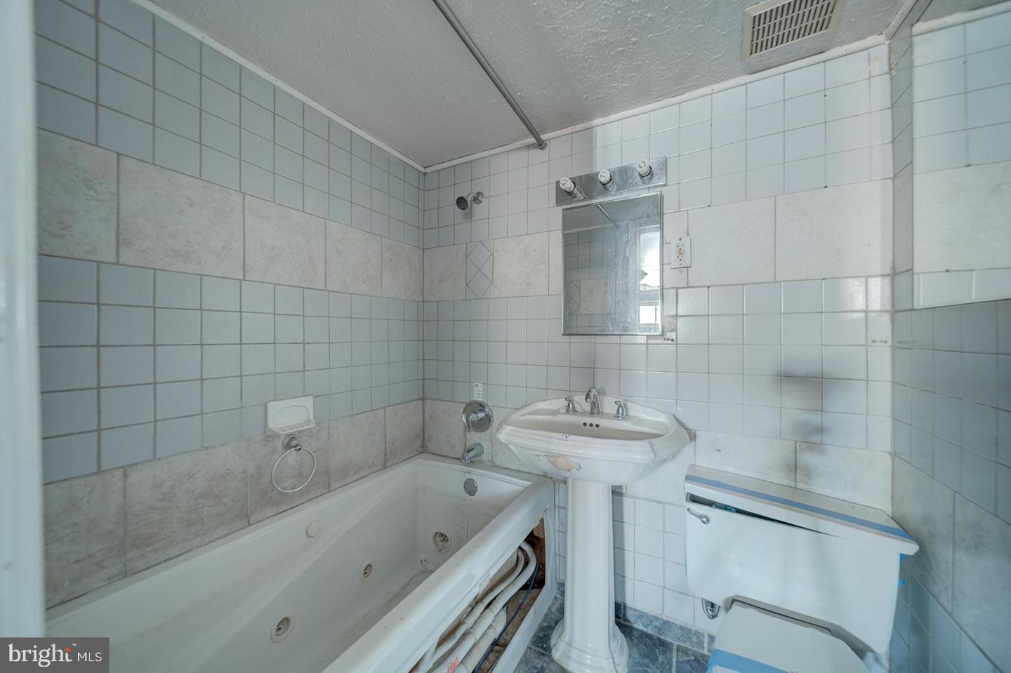 5128 NEW HAMPSHIRE AVE NW, WASHINGTON, District Of Columbia 20011, 3 Bedrooms Bedrooms, ,3 BathroomsBathrooms,Residential,For sale,5128 NEW HAMPSHIRE AVE NW,DCDC2200330 MLS # DCDC2200330