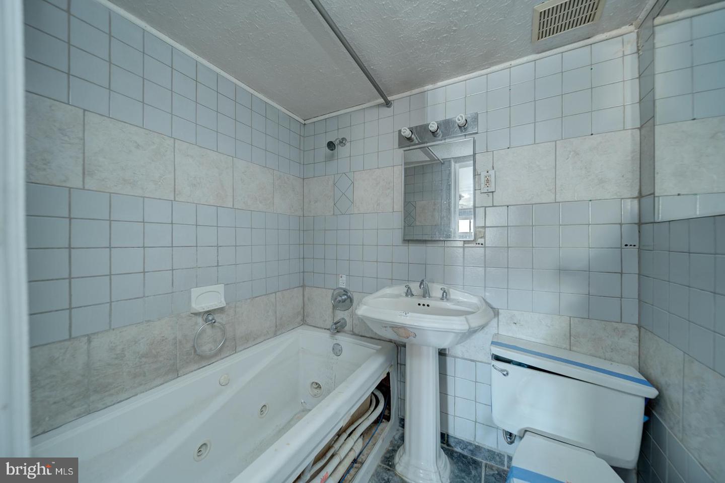 5128 NEW HAMPSHIRE AVE NW, WASHINGTON, District Of Columbia 20011, 3 Bedrooms Bedrooms, ,3 BathroomsBathrooms,Residential,For sale,5128 NEW HAMPSHIRE AVE NW,DCDC2200330 MLS # DCDC2200330