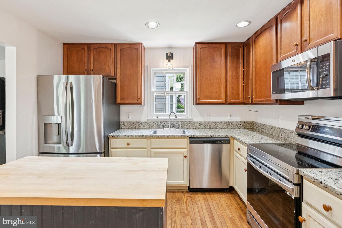 2085 COBBLESTONE LN, RESTON, Virginia 20191, 4 Bedrooms Bedrooms, ,3 BathroomsBathrooms,Residential,For sale,2085 COBBLESTONE LN,VAFX2245726 MLS # VAFX2245726