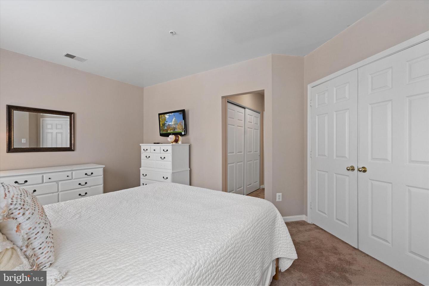 25280 LAKE SHORE SQ #205, CHANTILLY, Virginia 20152, 2 Bedrooms Bedrooms, ,1 BathroomBathrooms,Residential,For sale,25280 LAKE SHORE SQ #205,VALO2098844 MLS # VALO2098844