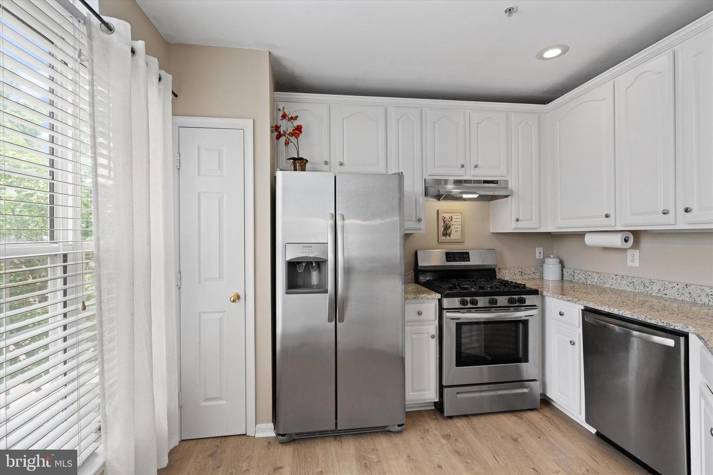 25280 LAKE SHORE SQ #205, CHANTILLY, Virginia 20152, 2 Bedrooms Bedrooms, ,1 BathroomBathrooms,Residential,For sale,25280 LAKE SHORE SQ #205,VALO2098844 MLS # VALO2098844