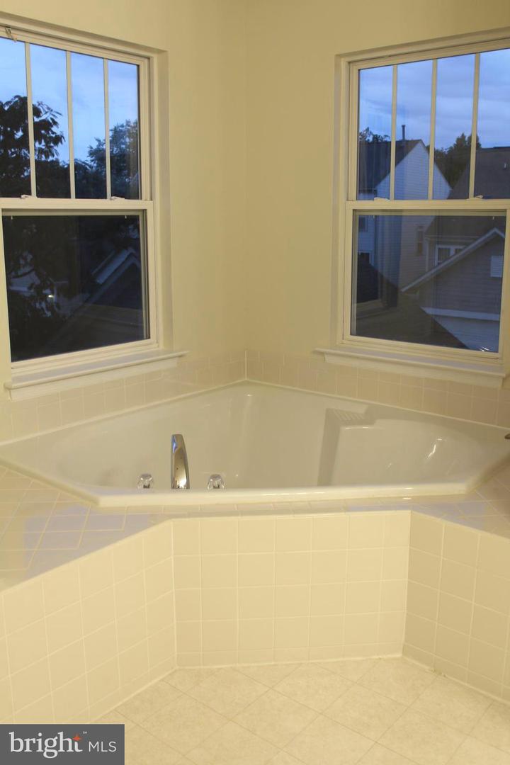 1202 ANDERSON ST, FREDERICKSBURG, Virginia 22401, 5 Bedrooms Bedrooms, ,2 BathroomsBathrooms,Residential,For sale,1202 ANDERSON ST,VAFB2008376 MLS # VAFB2008376