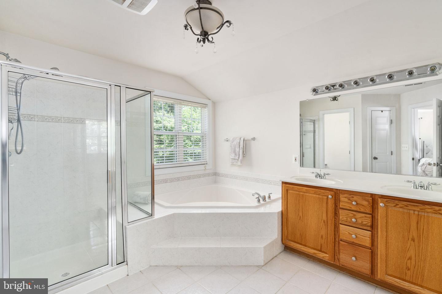 425 GENTLE BREEZE CIR, FREDERICKSBURG, Virginia 22406, 5 Bedrooms Bedrooms, ,3 BathroomsBathrooms,Residential,For sale,425 GENTLE BREEZE CIR,VAST2039584 MLS # VAST2039584