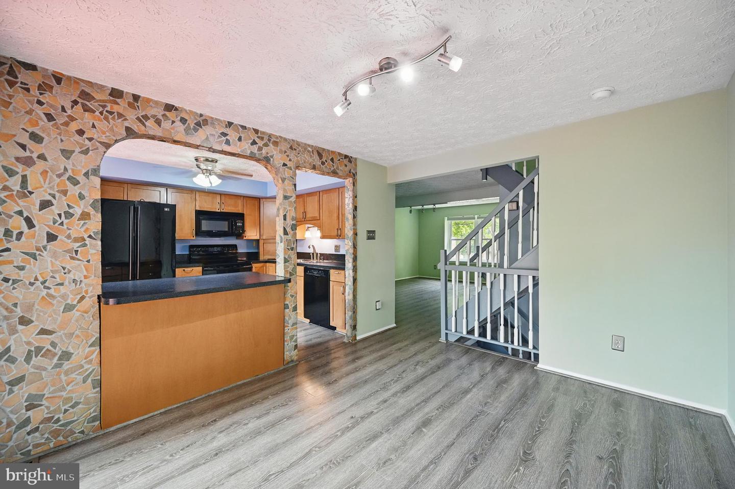9922 OAKDALE WOODS CT, VIENNA, Virginia 22181, 3 Bedrooms Bedrooms, ,2 BathroomsBathrooms,Residential,For sale,9922 OAKDALE WOODS CT,VAFX2246170 MLS # VAFX2246170